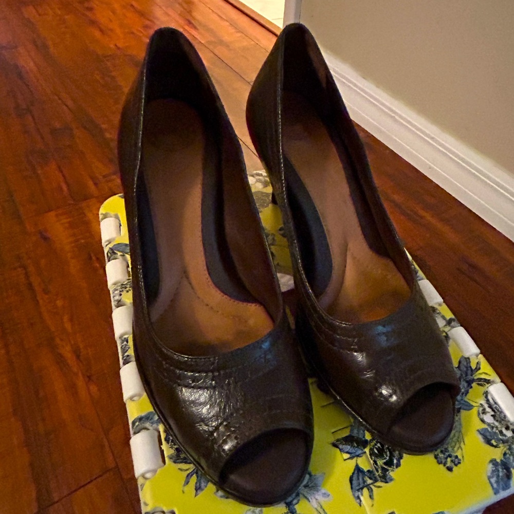 Brown peep toe leather dress pumps
